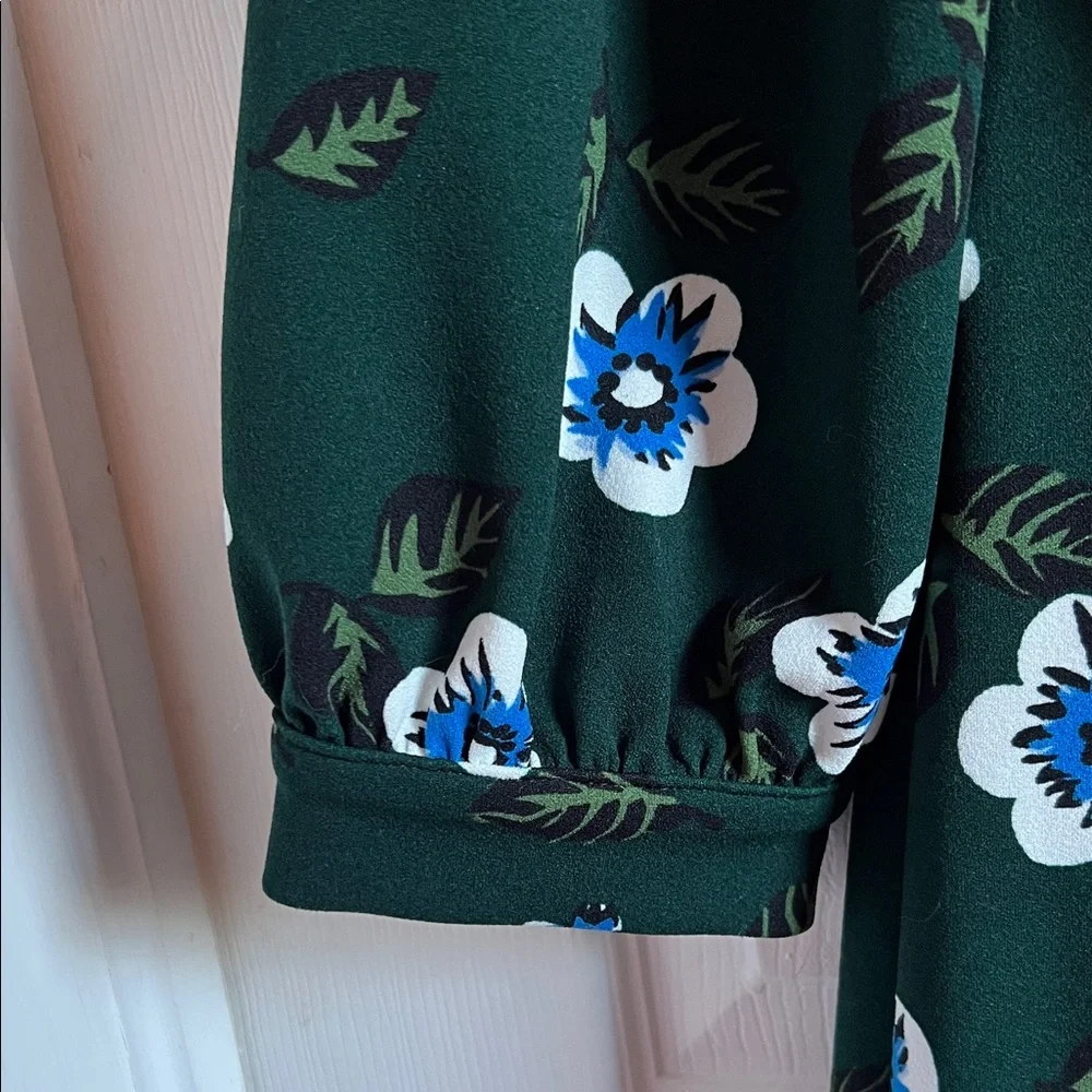 Women's Dark Green V-Neck Floral Dress - Picture 5 of 5